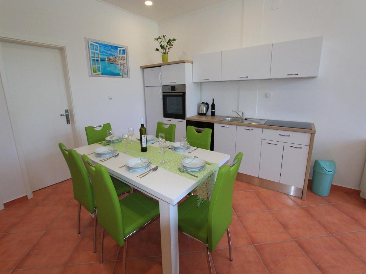 Apartments Nero Novi Vinodolski Ngoại thất bức ảnh